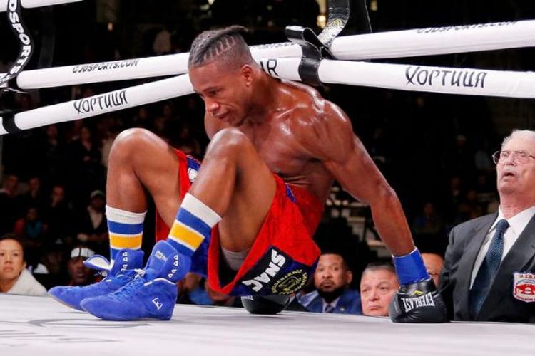 Komaya düşən boksçu vəfat etdi