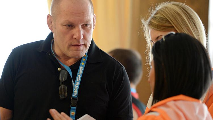 Azərbaycan millisinin sabiq baş məşqçisi 10 il həbs edilə bilər - zorlamaya görə 