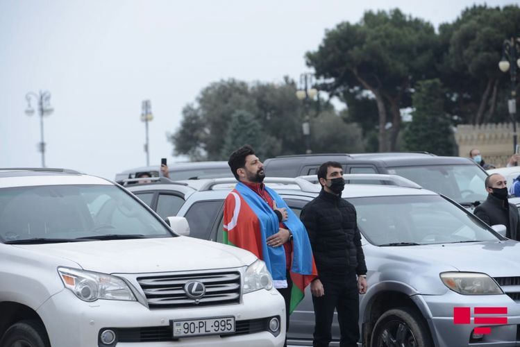 Azərbaycanda Vətən müharibəsi şəhidlərinin xatirəsi bir dəqiqəlik sükutla yad edildi - FOTOSESSİYA