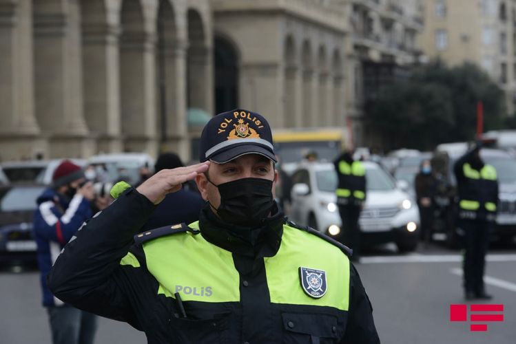 Azərbaycanda Vətən müharibəsi şəhidlərinin xatirəsi bir dəqiqəlik sükutla yad edildi - FOTOSESSİYA