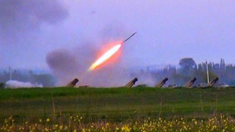 Cəbhə bölgəsində ana ilə qızı və AzTV-nin əməkdaşı yaralandı