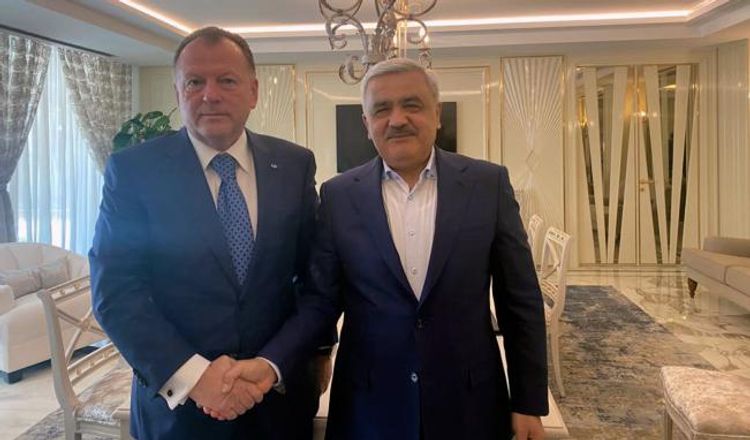 Yüksək nailiyyətlərdən danışdı – Rövnəq Abdullayev