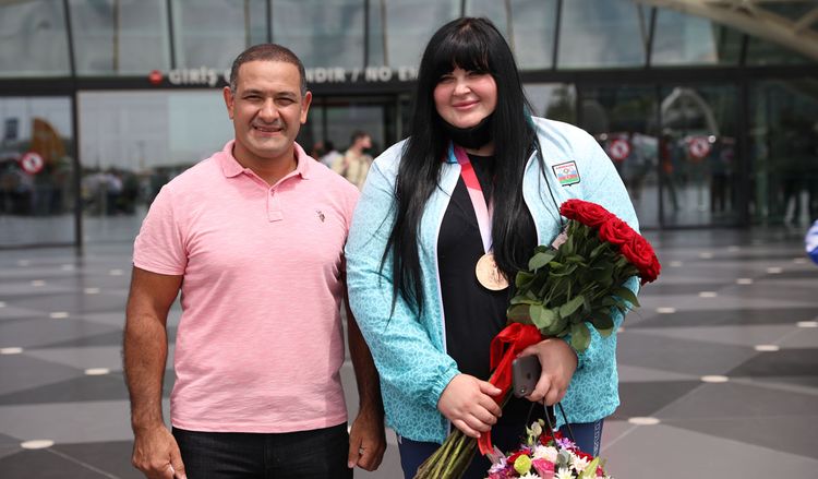 Olimpiadada bürünc medal qazanan cüdoçumuz Bakıya qayıtdı - FOTOSESSİYA