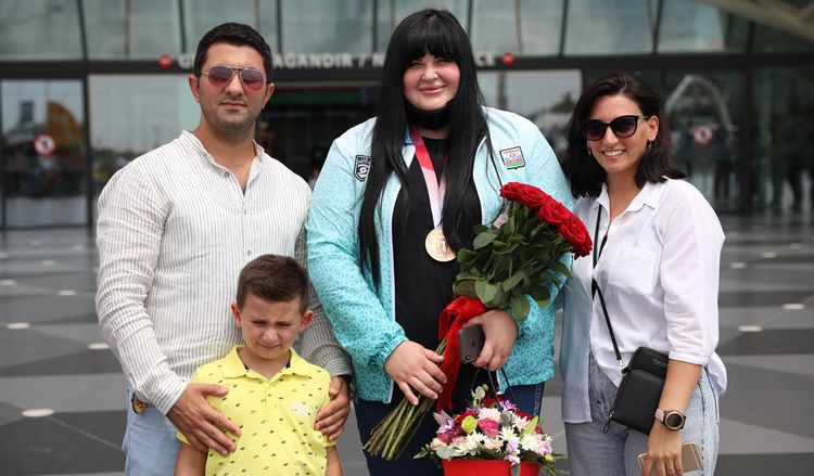 Olimpiadada bürünc medal qazanan cüdoçumuz Bakıya qayıtdı - FOTOSESSİYA