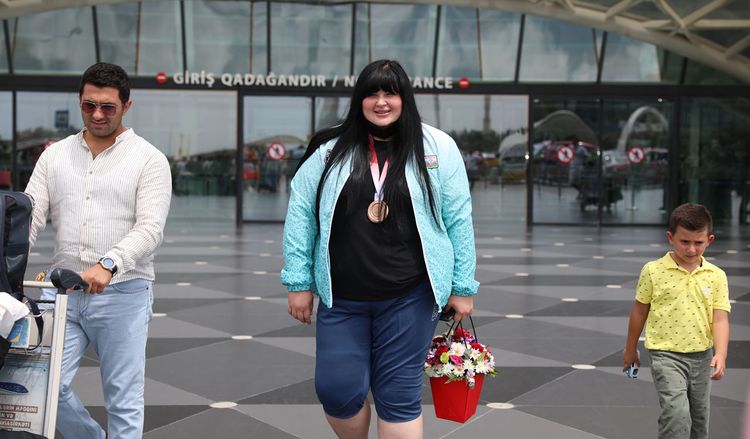 Olimpiadada bürünc medal qazanan cüdoçumuz Bakıya qayıtdı - FOTOSESSİYA