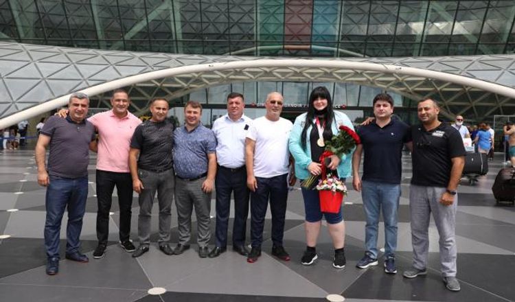 Olimpiadada bürünc medal qazanan cüdoçumuz Bakıya qayıtdı - FOTOSESSİYA