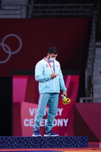 Rafiq Hüseynov fəxri kürsüdə - FOTOSESSİYA