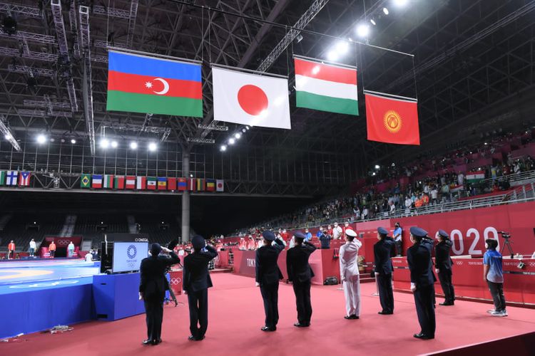 Rafiq Hüseynov fəxri kürsüdə - FOTOSESSİYA