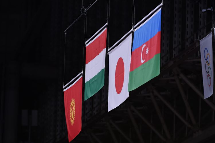 Rafiq Hüseynov fəxri kürsüdə - FOTOSESSİYA