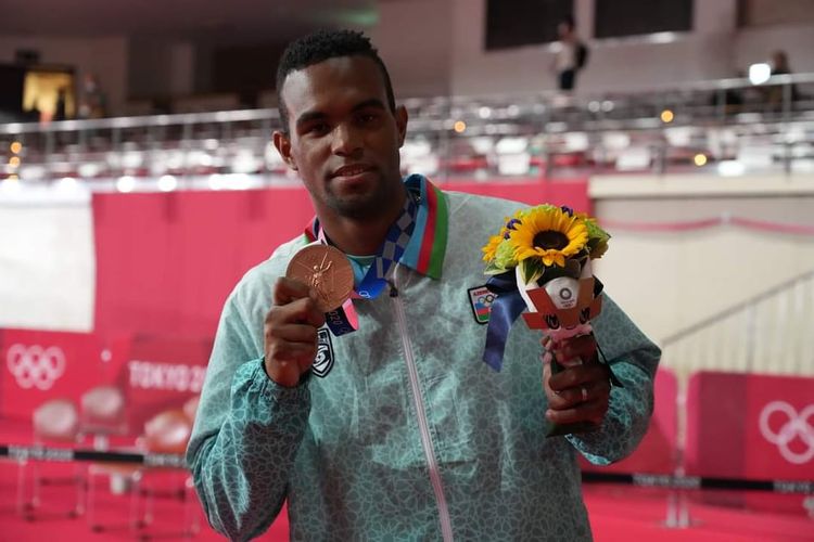 Tokio-2020: Boksçumuz mükafatlandırıldı - FOTOSESSİYA