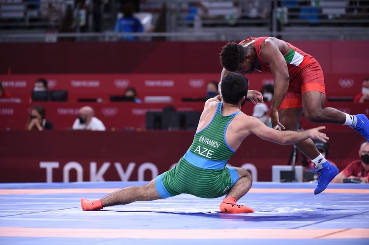 Güləşçimizdən bir qələbə, bir məğlubiyyət - FOTOSESSİYA