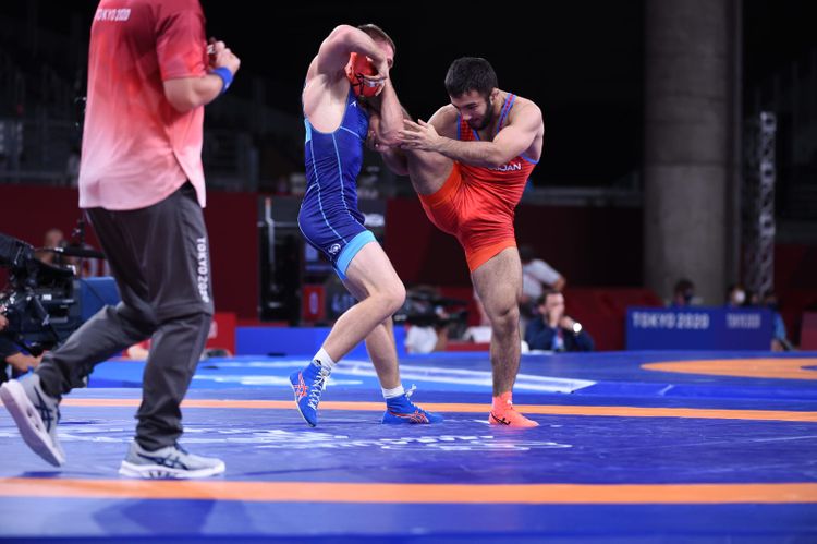 Güləşçimizdən bir qələbə, bir məğlubiyyət - FOTOSESSİYA