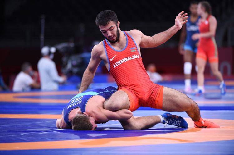 Güləşçimizdən bir qələbə, bir məğlubiyyət - FOTOSESSİYA