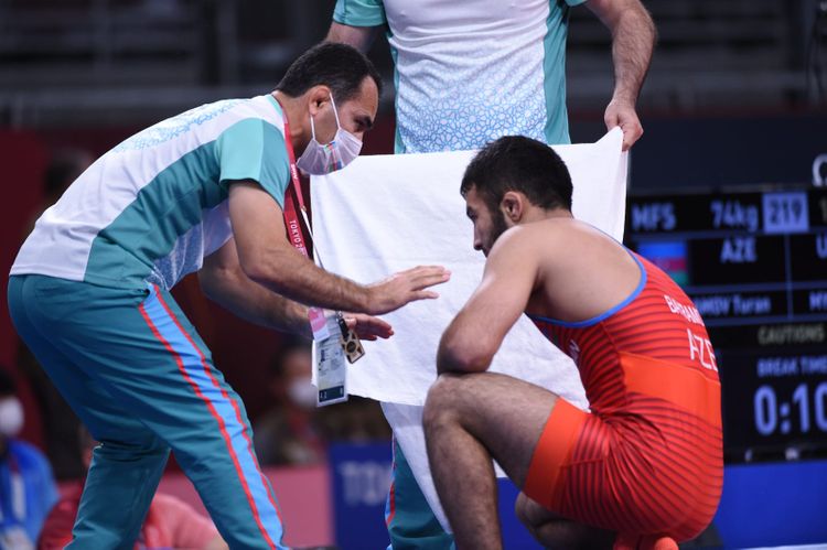 Güləşçimizdən bir qələbə, bir məğlubiyyət - FOTOSESSİYA