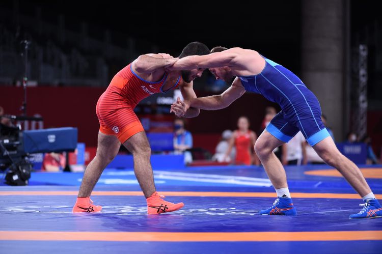 Güləşçimizdən bir qələbə, bir məğlubiyyət - FOTOSESSİYA