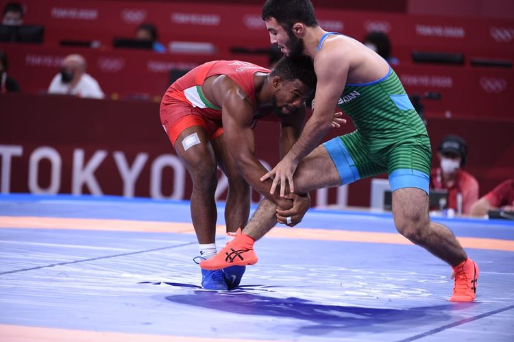 Güləşçimizdən bir qələbə, bir məğlubiyyət - FOTOSESSİYA