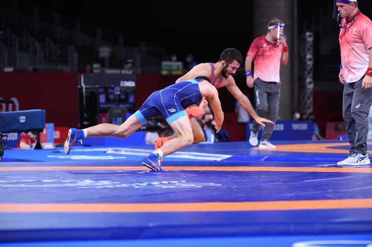 Güləşçimizdən bir qələbə, bir məğlubiyyət - FOTOSESSİYA