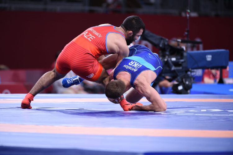 Güləşçimizdən bir qələbə, bir məğlubiyyət - FOTOSESSİYA