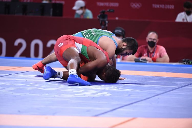 Güləşçimizdən bir qələbə, bir məğlubiyyət - FOTOSESSİYA