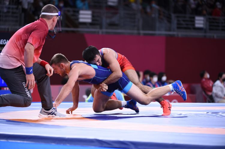 Güləşçimizdən bir qələbə, bir məğlubiyyət - FOTOSESSİYA