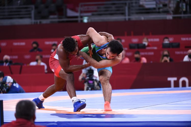 Güləşçimizdən bir qələbə, bir məğlubiyyət - FOTOSESSİYA