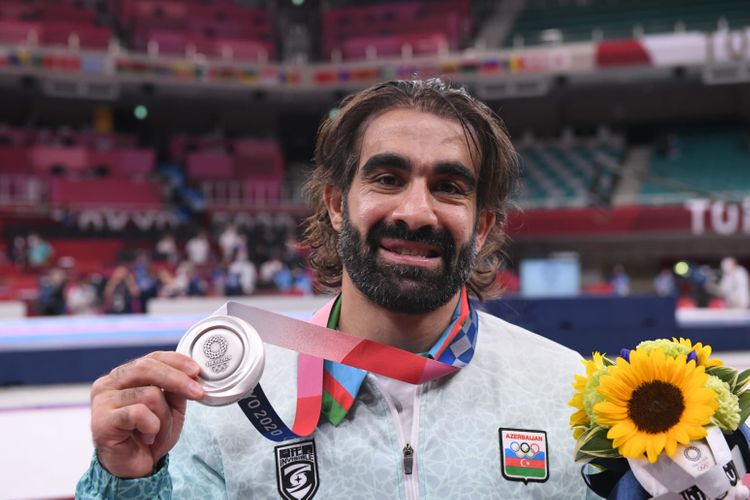 Rafael Ağayev fəxri kürsüdə - FOTOSESSİYA