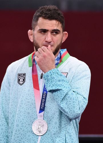 Hacı Əliyev fəxri kürsüdə - FOTOSESSİYA