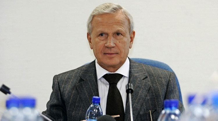 “Mersedes” və “Moskviç” – fəxri prezidentdən müqayisə
