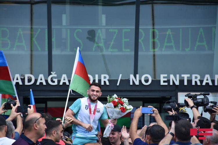 Prezident olimpiya mükafatçılarını təltif etdi - SİYAHI