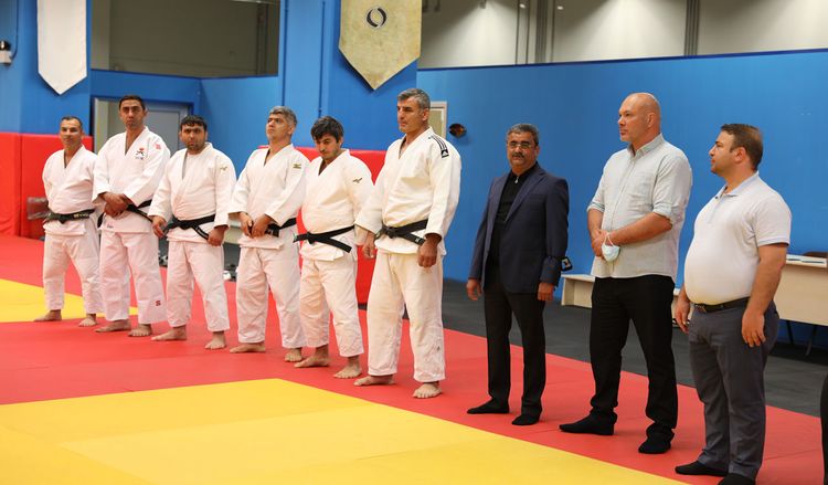 Ruslan Maşurenko vidalaşdı, yeni məşqçilər heyəti komandaya təqdim olundu - FOTOSESSİYA