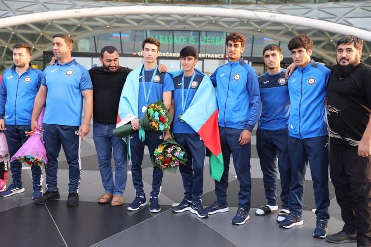 Riqada uğura imza atan cüdoçularımız Bakıya döndü - FOTOSESSİYA