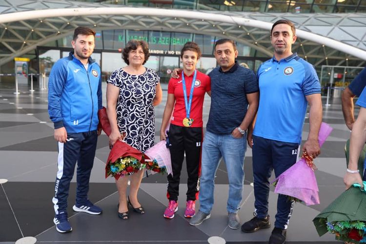 Riqada uğura imza atan cüdoçularımız Bakıya döndü - FOTOSESSİYA