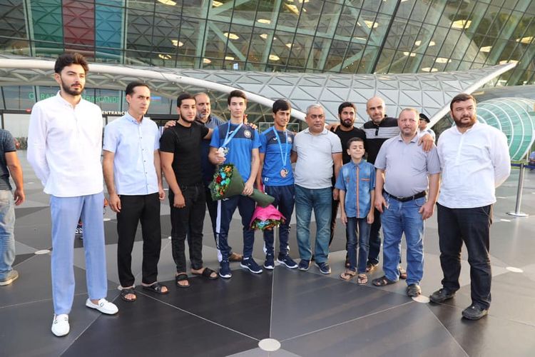 Riqada uğura imza atan cüdoçularımız Bakıya döndü - FOTOSESSİYA