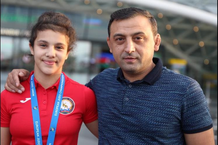 Riqada uğura imza atan cüdoçularımız Bakıya döndü - FOTOSESSİYA