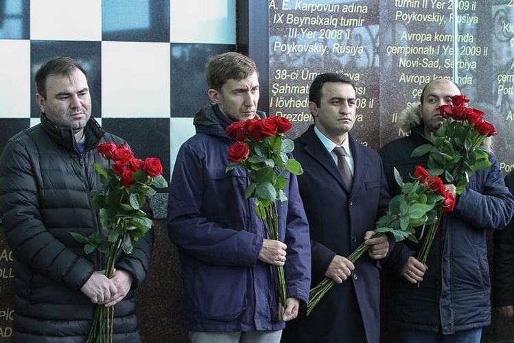 Memorialının iştirakçıları Vüqar Həşimovun məzarını ziyarət etdilər - FOTOSESSİYA