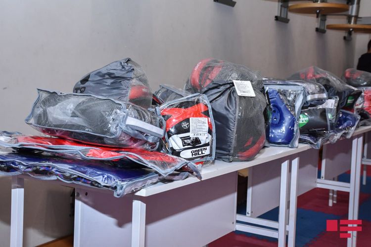 Umar Kremlyov azərbaycanlı boksçularla görüşdü - FOTOSESSİYA