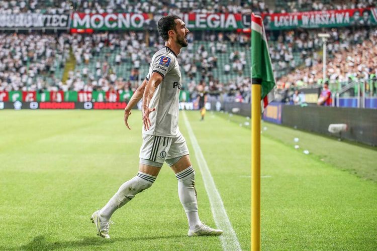 Mahir Emreli Polşada mövsümün ən zəif futbolçusu olmağa namizəddir