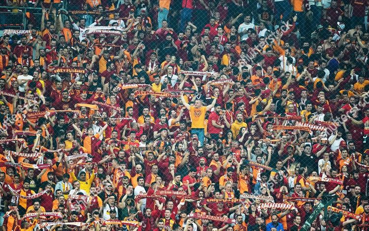 Tamaşaçılar stadionlara buraxıldı – Türkiyədə
