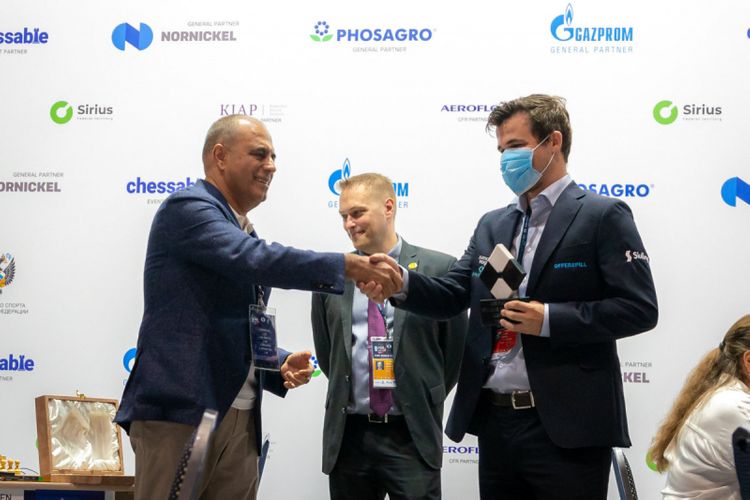 Maqnus Karlseni mükafatlandırdı – Mahir Məmmədov