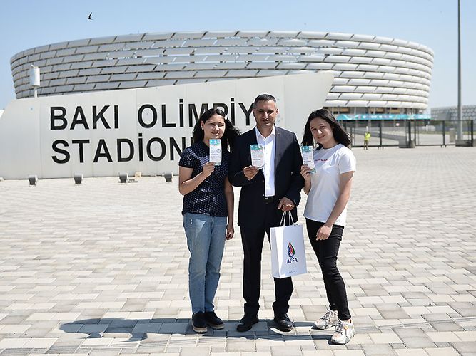 AFFA uşaqlara AVRO-2020-nin oyunlarına bilet hədiyyə edib - FOTOSESSİYA