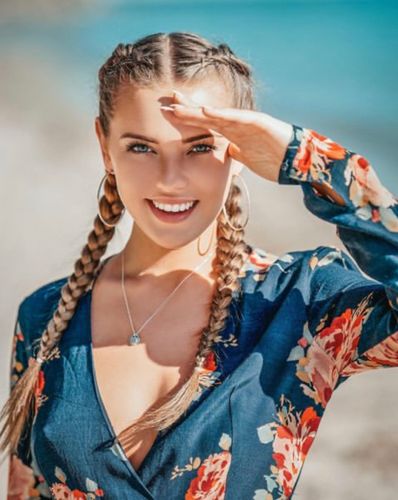 AVRO-2020-də üzülən model – FOTOSESSİYA