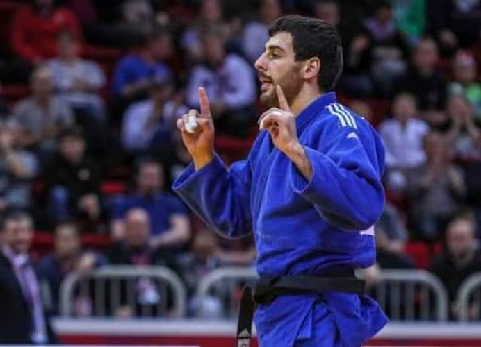 Daha bir bürünc -  “Böyük dəbilqə”də