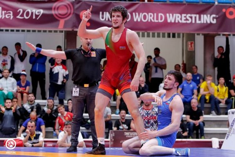 Lazımsız bürünc – güləşçimizdən