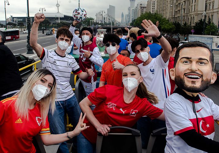 AVRO-2020-nin kubokunun Bakı gəzintisi davam edir - FOTOSESSİYA