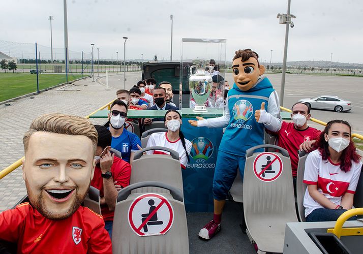 AVRO-2020-nin kubokunun Bakı gəzintisi davam edir - FOTOSESSİYA