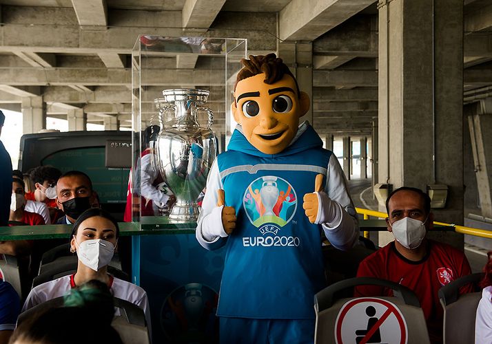 AVRO-2020-nin kubokunun Bakı gəzintisi davam edir - FOTOSESSİYA