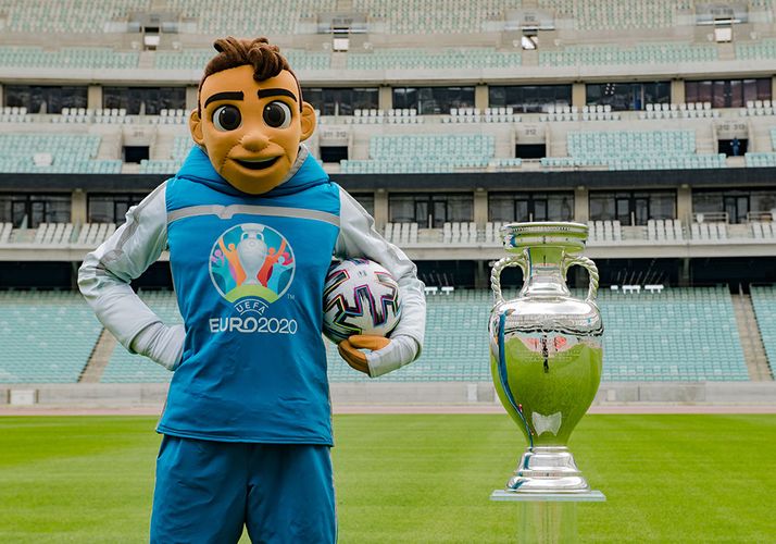 AVRO-2020-nin kubokunun Bakı gəzintisi davam edir - FOTOSESSİYA