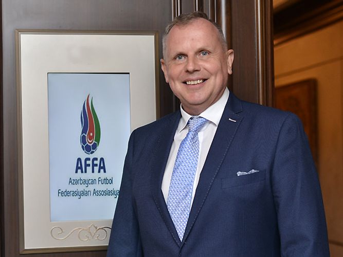 Frits Ştuxliklə müqavilə artırıldı – hakimlər üçün yeni mükafat