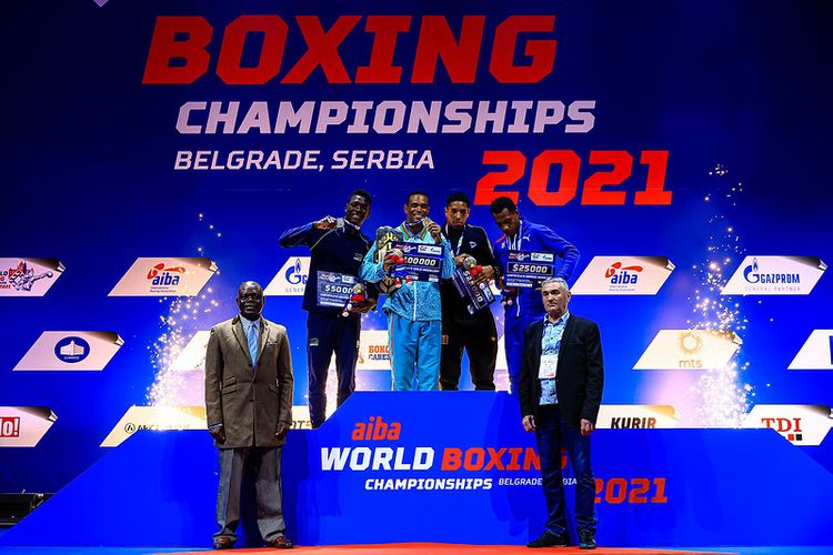 Alfonso Dominqes fəxri kürsünün ən yüksək pilləsində - FOTOSESSİYA