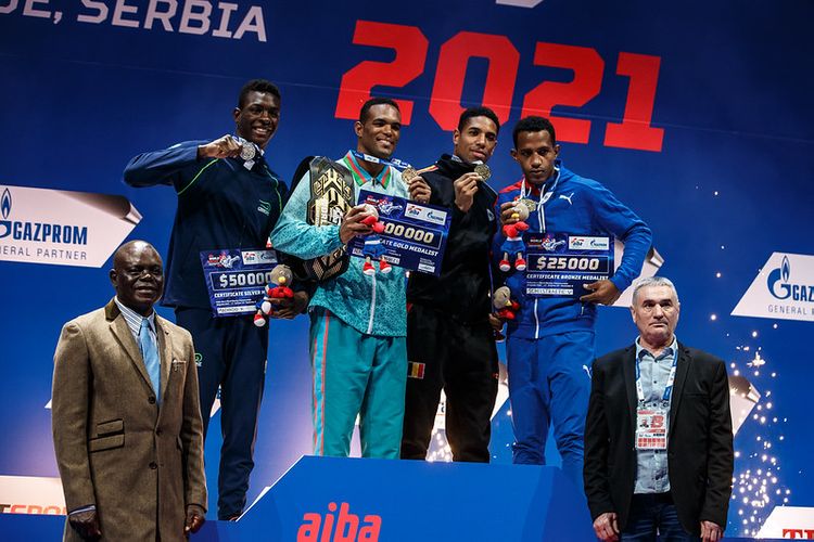 Alfonso Dominqes fəxri kürsünün ən yüksək pilləsində - FOTOSESSİYA